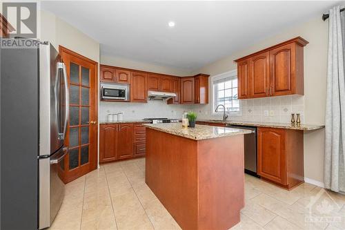 247 Lucinda Crescent, Ottawa, ON - Indoor Photo Showing Kitchen