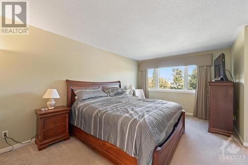 6057 Pineglade Crescent, Ottawa, ON - Indoor Photo Showing Bedroom