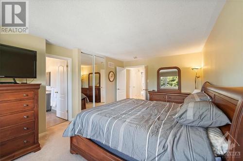 6057 Pineglade Crescent, Ottawa, ON - Indoor Photo Showing Bedroom