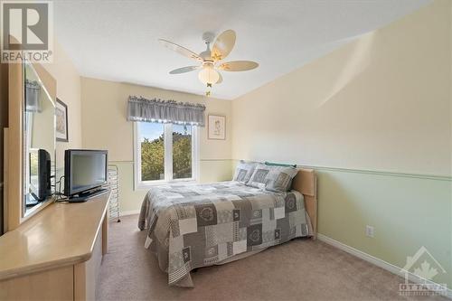 6057 Pineglade Crescent, Ottawa, ON - Indoor Photo Showing Bedroom