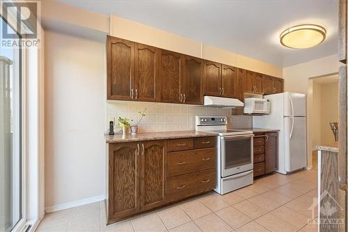 6057 Pineglade Crescent, Ottawa, ON - Indoor Photo Showing Kitchen