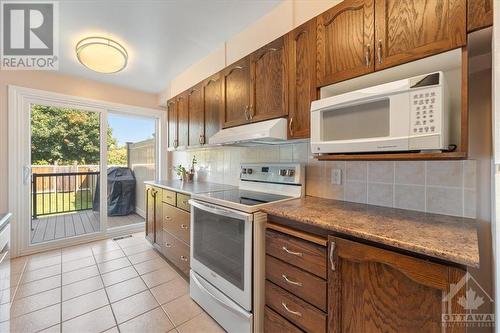 6057 Pineglade Crescent, Ottawa, ON - Indoor Photo Showing Kitchen