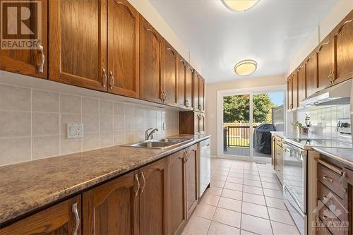 6057 Pineglade Crescent, Ottawa, ON - Indoor Photo Showing Kitchen With Double Sink