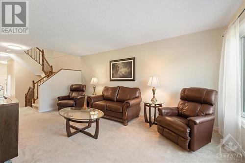 6057 Pineglade Crescent, Ottawa, ON - Indoor Photo Showing Living Room