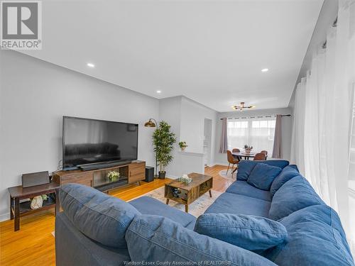 3560 Academy Drive, Windsor, ON - Indoor Photo Showing Living Room