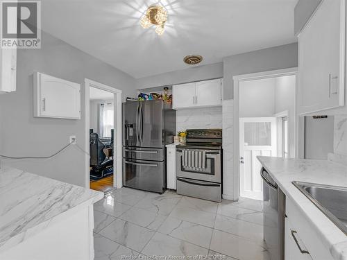 3560 Academy Drive, Windsor, ON - Indoor Photo Showing Kitchen