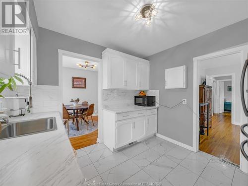 3560 Academy Drive, Windsor, ON - Indoor Photo Showing Kitchen