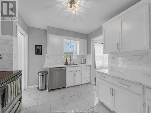 3560 Academy Drive, Windsor, ON - Indoor Photo Showing Kitchen