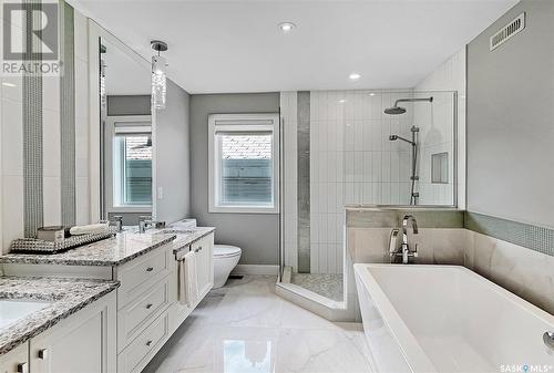 432 7Th Street E, Saskatoon, SK - Indoor Photo Showing Bathroom