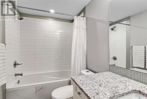 432 7Th Street E, Saskatoon, SK - Indoor Photo Showing Bathroom