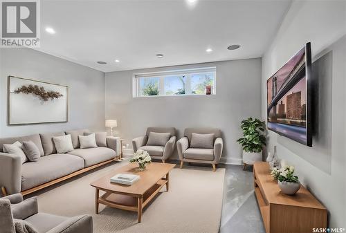 432 7Th Street E, Saskatoon, SK - Indoor Photo Showing Living Room