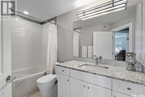 432 7Th Street E, Saskatoon, SK - Indoor Photo Showing Bathroom