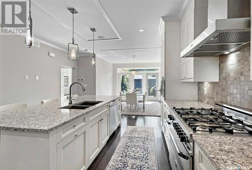 432 7Th Street E, Saskatoon, SK - Indoor Photo Showing Kitchen With Double Sink With Upgraded Kitchen