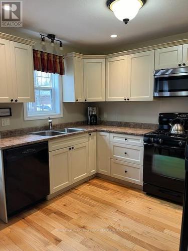 107 - 4 - 1052 Rat Bay Road, Lake Of Bays, ON - Indoor Photo Showing Kitchen With Double Sink