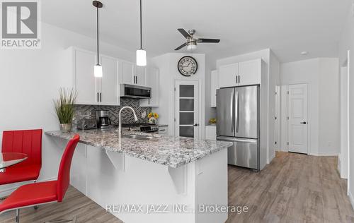 86 Covington Crescent, Belleville, ON - Indoor Photo Showing Kitchen With Double Sink With Upgraded Kitchen