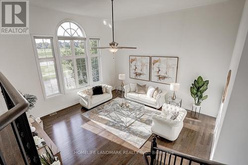 223 Selwyn Road, Richmond Hill, ON - Indoor Photo Showing Living Room