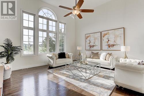 223 Selwyn Road, Richmond Hill, ON - Indoor Photo Showing Living Room