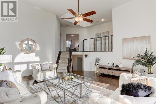 223 Selwyn Road, Richmond Hill, ON - Indoor Photo Showing Living Room