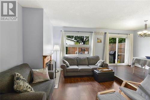 4 - 27 Aldershot Avenue, Brockville, ON - Indoor Photo Showing Living Room