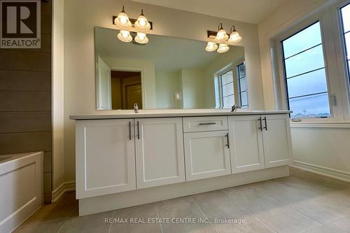 83 Picardy Drive, Hamilton, ON - Indoor Photo Showing Bathroom