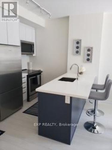 213 - 301 Sea Ray Avenue, Innisfil, ON - Indoor Photo Showing Kitchen