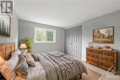 This photo has been virtually staged. - 1623 Sunview Drive, Ottawa, ON - Indoor Photo Showing Bedroom