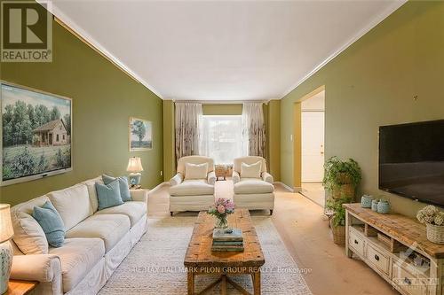 1623 Sunview Drive, Ottawa, ON - Indoor Photo Showing Living Room