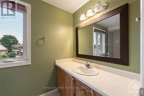 1623 Sunview Drive, Ottawa, ON - Indoor Photo Showing Bathroom