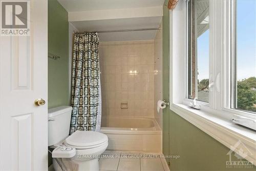 1623 Sunview Drive, Ottawa, ON - Indoor Photo Showing Bathroom