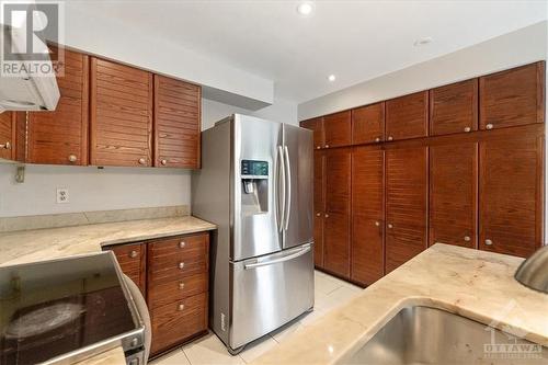 1623 Sunview Drive, Ottawa, ON - Indoor Photo Showing Kitchen