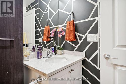 202 - 3563 Lake Shore Boulevard W, Toronto, ON - Indoor Photo Showing Bathroom