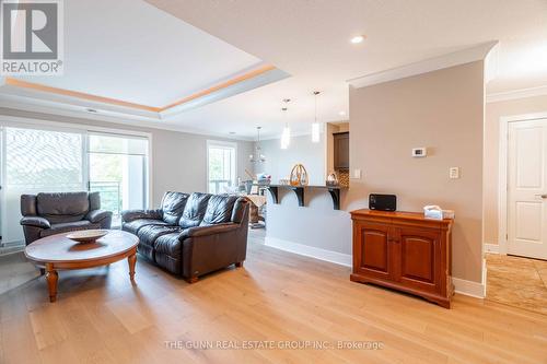 405 - 340 Sugarcreek Trail, London, ON - Indoor Photo Showing Living Room