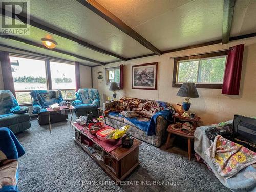 L11 C3 Knox Township, Cochrane Remote Area, ON - Indoor Photo Showing Living Room