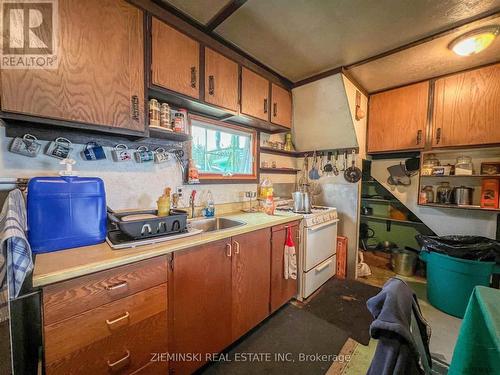 L11 C3 Knox Township, Cochrane Remote Area, ON - Indoor Photo Showing Kitchen