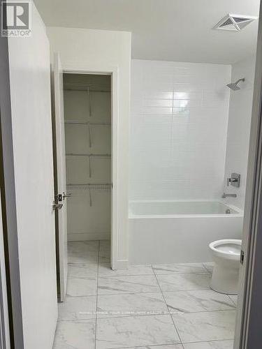 207 - 859 The Queensway, Toronto, ON - Indoor Photo Showing Bathroom