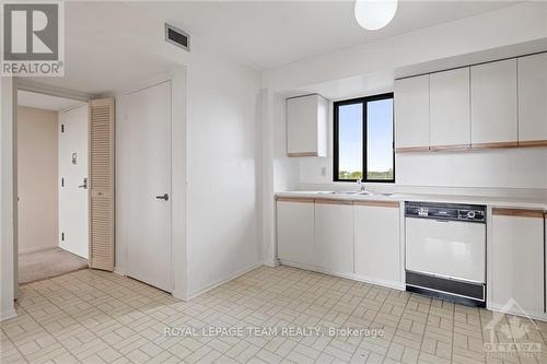 606 - 50 Emmerson Avenue, Ottawa, ON - Indoor Photo Showing Kitchen