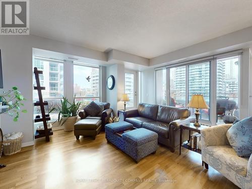 1107 - 628 Fleet Street, Toronto, ON - Indoor Photo Showing Living Room