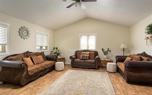 64134 Pr 352 Highway, Rm Of North Norfolk, MB - Indoor Photo Showing Living Room