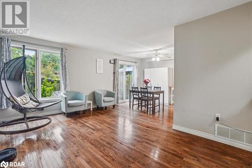 4 Victoria Street Unit# 7, Hamilton, ON - Indoor Photo Showing Living Room