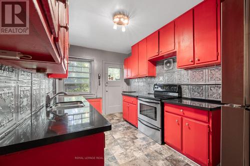 87 Clifton Road, Toronto, ON - Indoor Photo Showing Kitchen With Double Sink