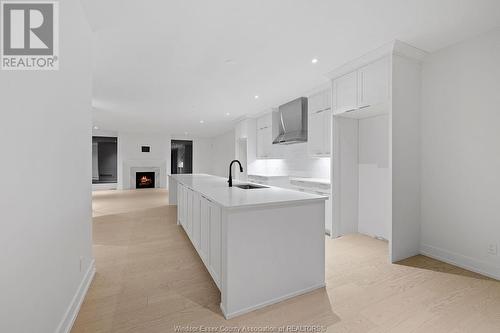 4557 Valerio Crescent, Lasalle, ON - Indoor Photo Showing Kitchen