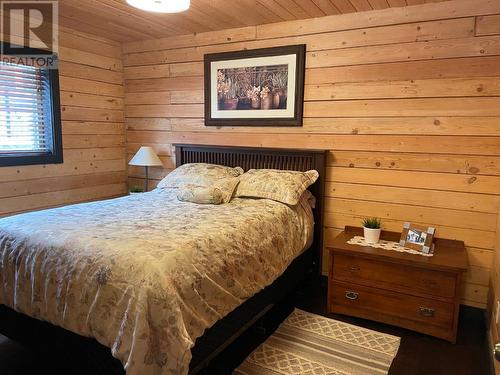 4210 Mole Road, Burton, BC - Indoor Photo Showing Bedroom