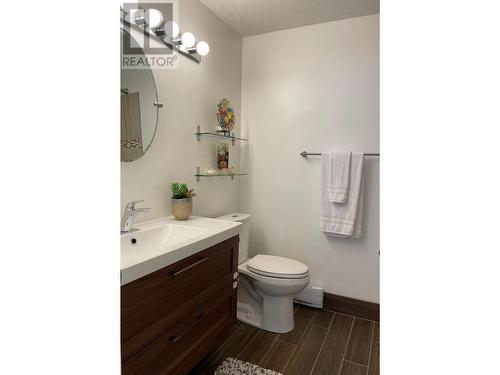 4210 Mole Road, Burton, BC - Indoor Photo Showing Bathroom