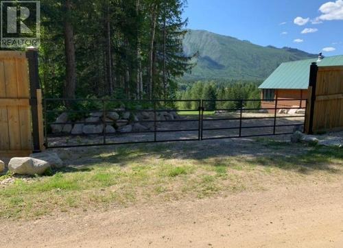 4210 Mole Road, Burton, BC - Outdoor