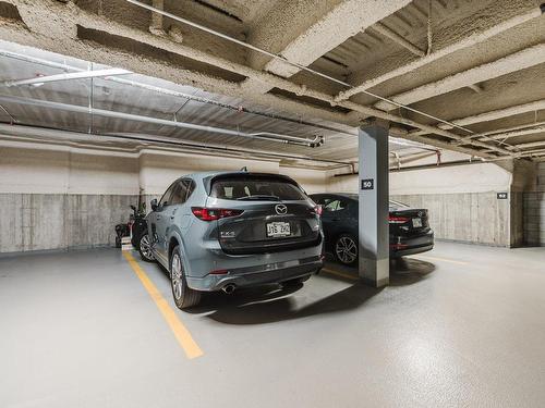 Garage - 605-25 Av. Ernest-Rochette, La Prairie, QC - Indoor Photo Showing Garage