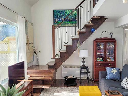 Staircase - Chemin 9-923 5E Rang O., L'Ascension-De-Notre-Seigneur, QC - Indoor Photo Showing Living Room