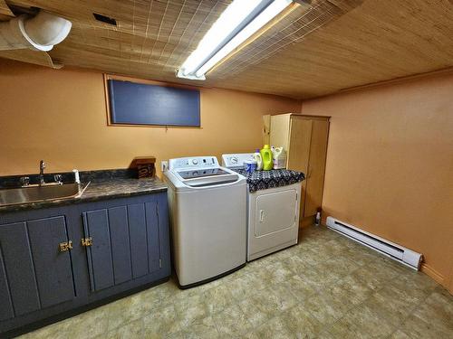 Salle de lavage - 445 Rue Thomas, Lachute, QC - Indoor Photo Showing Laundry Room