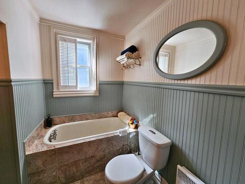 Salle de bains - 445 Rue Thomas, Lachute, QC - Indoor Photo Showing Bathroom