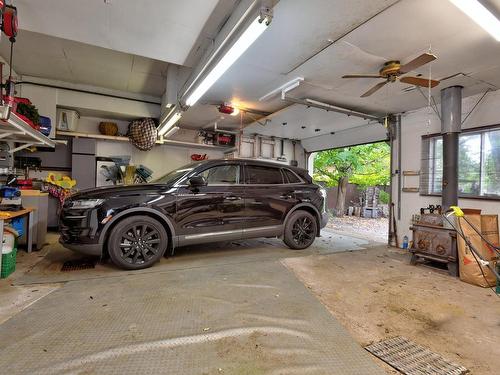 Garage - 153 Rue L'Espérance, Lavaltrie, QC - Indoor Photo Showing Garage