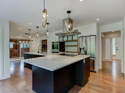 Kitchen - 2050 Rue Montarville, Saint-Bruno-De-Montarville, QC - Indoor Photo Showing Kitchen With Upgraded Kitchen